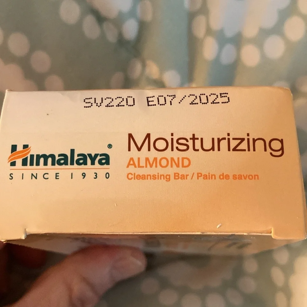 Himalaya bars of soap 6 pack: 3 Moisturizing Almond, 3 Refreshing Cucumber